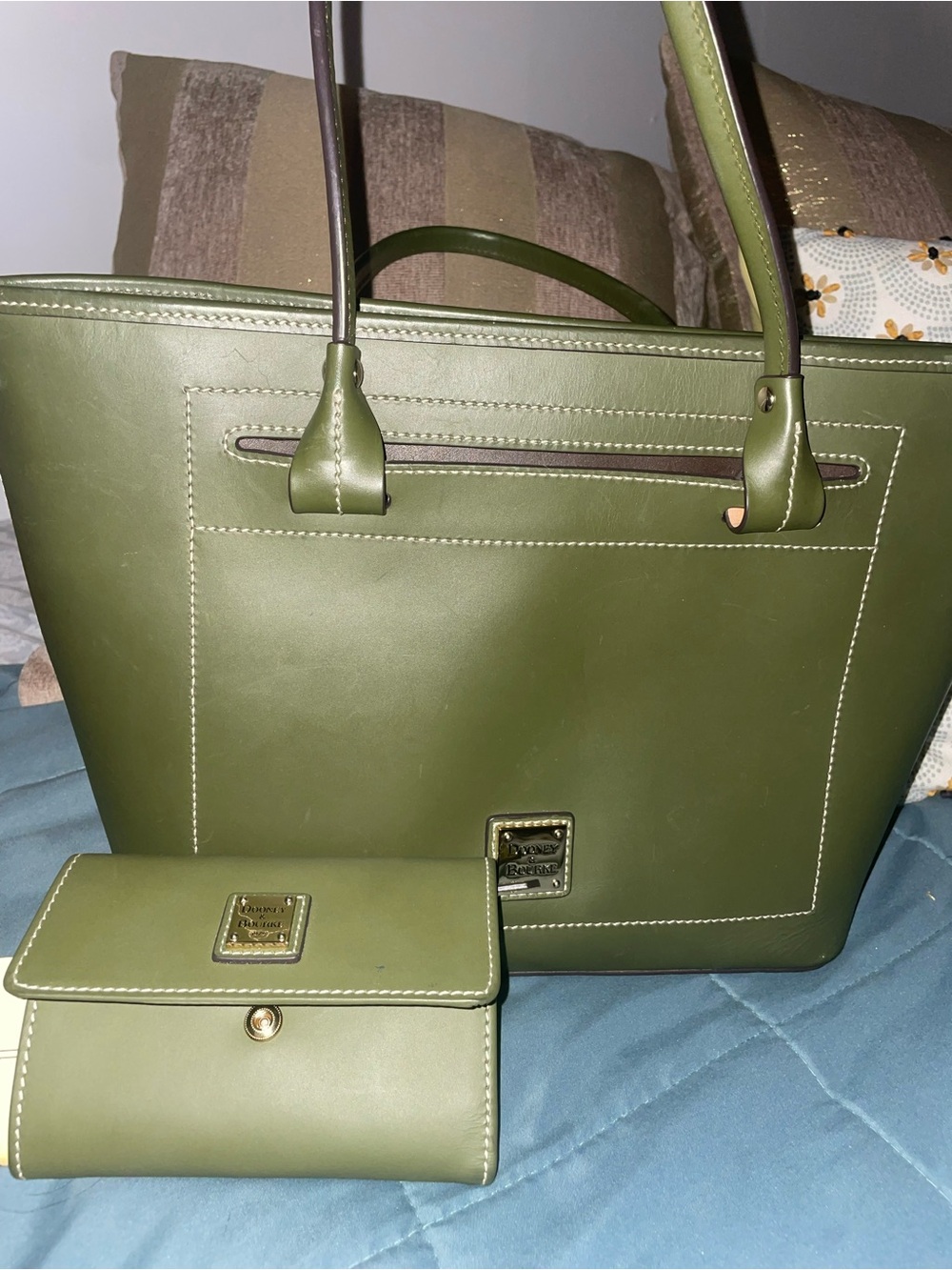 Dooney & Bourke tote bag and wallet
